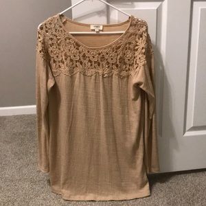 Tan tunic w/ lace detail